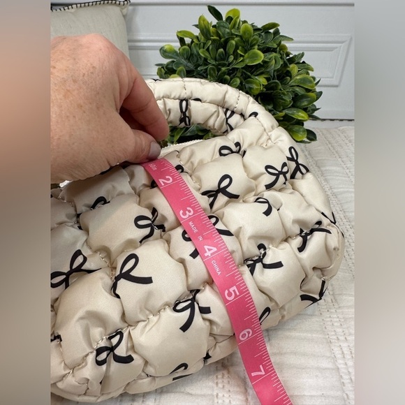 Small Puffer Bag Cream with Black Bows - Picture 6 of 8